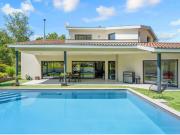 Élégance et Sérénité à La Salvetat Saint Gilles: Villa avec