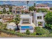 Elegancia moderna con impresionantes vistas en Puerto...