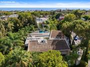 Elegancia moderna en Marbella Este villa contemporánea...