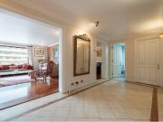 Elegancia urbana en El Golf, Las Condes