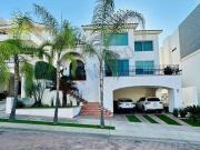 Elegancia y Comodidad en Lomas del Bosque