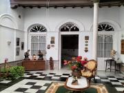 Elegancia y Espacio en el Corazón de Puerto Real: Una...