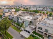 Elegant 2 Kanal Modern with Basement Pool and 6 Bedrooms...