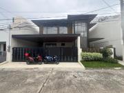 Elegant 2 Storey Home with 5 Bedrooms, Modern Kitchen &...