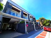 Elegant 2 Storey Townhouse for sale in East Fairview...