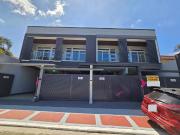 Elegant 2 Storey Townhouse for sale in East Fairview...