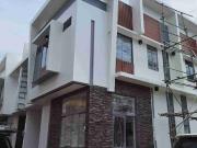 Elegant 2 Storey Townhouse in a Secured Community Near...