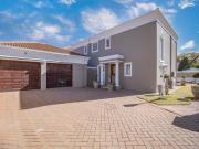 elegant 3 bedroom home with backup p.