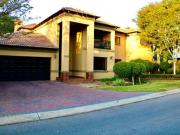 elegant 3‑bedroom house in prestigio.