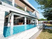 Elegant 4 Bedroom Fairway House and Lot with roofdeck in...