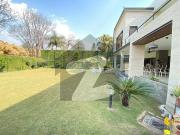 Elegant 4 kanal 6 Bedrooms triple storey house for rent...