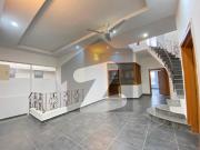 Elegant 7 Bedrooms Triple storey renovated house for... Elegant 7 Bedrooms Triple storey renovated house for...