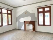 Elegant 888 sq yards double storey 6 bedrooms house for... Elegant 888 sq yards double storey 6 bedrooms house for...