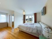 Elegant 8.5 room single family house with garden in...