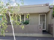 ELEGANT ALBERT PARK LIVING – CLOSE TO THE BEACH & VILLAGE