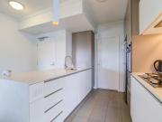 Elegant and Contemporary Apartment with Balcony and City...