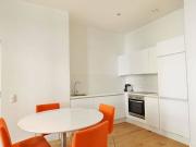 Elegant and fully furnished business apartment with 1...