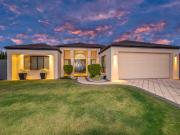 Elegant and Spacious Flood Free Family Home Elegant and Spacious Flood Free Family Home