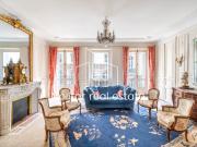 Élégant appartement haussmannien avec balcon filant Paris