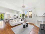 Elegant Art Deco Apartment In Boutique Block, On...