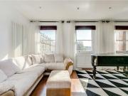 Elegant & Bright 2 Bed Apartment at Emperors Gate