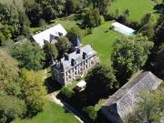 Elégant château XIXe avec maison annexe, dépendances et...