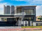 Elegant Designer House Near Park