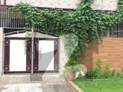 Elegant Double Storey Home With 6 Bedrooms & American...
