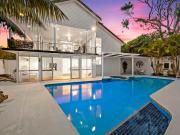 Elegant Executive Resort Style Residence Only Minutes...