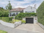 Elegant Family Living in a Quiet Hawthorn East Cul de Sac