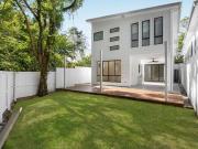Elegant Family Living in Prime Toowong – Space, Style &...