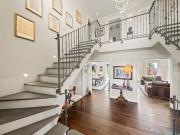 Elegant family property, quiet and with lake views in...