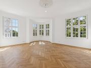 Elegant & großzügig: Atemberaubende Altbauwohnung in Alt...
