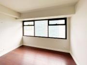 Elegant High Rise Condo with Open Plan Living in The Alcoves