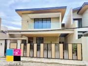 Elegant House with Swimming Pool for Sale in Banilad...