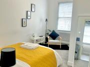 Elegant Large 1 Bedroom Flat in Battersea