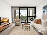 Elegant light filled in/outdoor entertainer in...