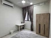 Elegant Living: Middle Room for RENT in Residensi Max @...