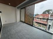 Elegant & Move In Ready – 3 Storey Home in Northview...