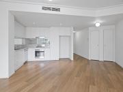 Elegant One Bedroom Retreat Moments from the Beach