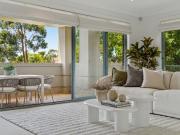 Elegant oversized apartment in lifestyle setting