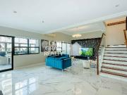 Elegant Penthouse with Designer Kitchen and Scenic...