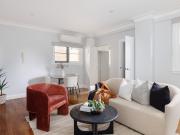 Elegant renovated apartment / boutique building / lock...