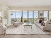 Elegant Royal Domain Residence With Stunning Landmark Views