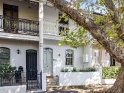 Elegant & timeless terrace / steps to Queen Street village