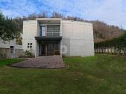 ELEGANT UND GERÄUMIG MIT GARTEN UND SWIMMINGPOOL