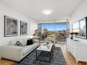 Sophisticated City Retreat Overlooking Darling Harbour