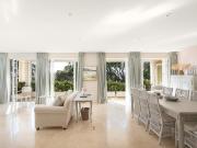 Elegant Whole Floor Apartment With NE Aspect In...