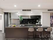 ELEGANT YARRA&apos S EDGE LIVING WITH EXCEPTIONAL SPACE