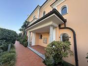 Elegante 2.5 Zimmer Wohnung mit privatem Garten in...